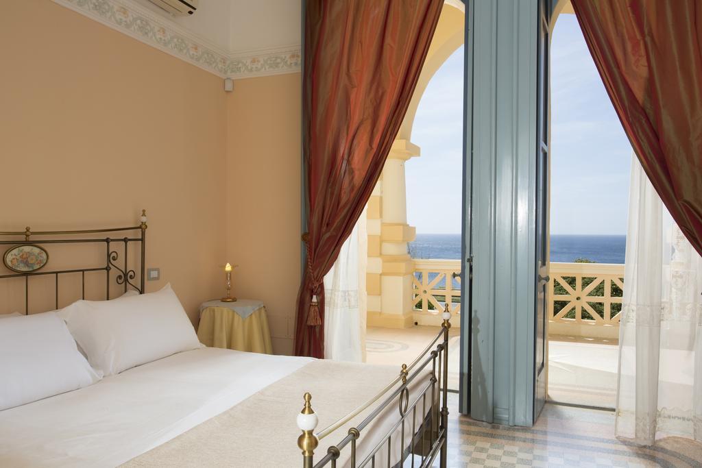 Raffaella Hotel 4*